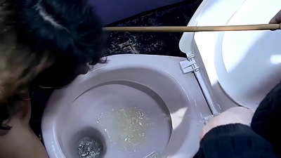 פורנו בשירותים